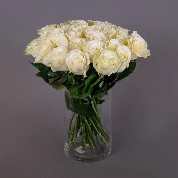 Купить Охапка белых роз в  с бесплатной доставкой: цена, фото, описание